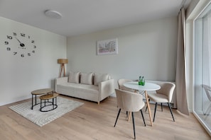 Appartamento, balcone, vista città | 1 camera, ferro/asse da stiro, Wi-Fi gratuito