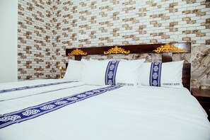 Executive Apartment | Desk, laptop workspace, iron/ironing board, free WiFi - COMFORT SUITES (Adentan)