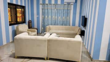 Standard Apartment | Desk, laptop workspace, iron/ironing board, free WiFi