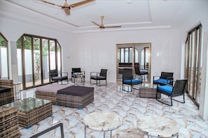 Poolside bar