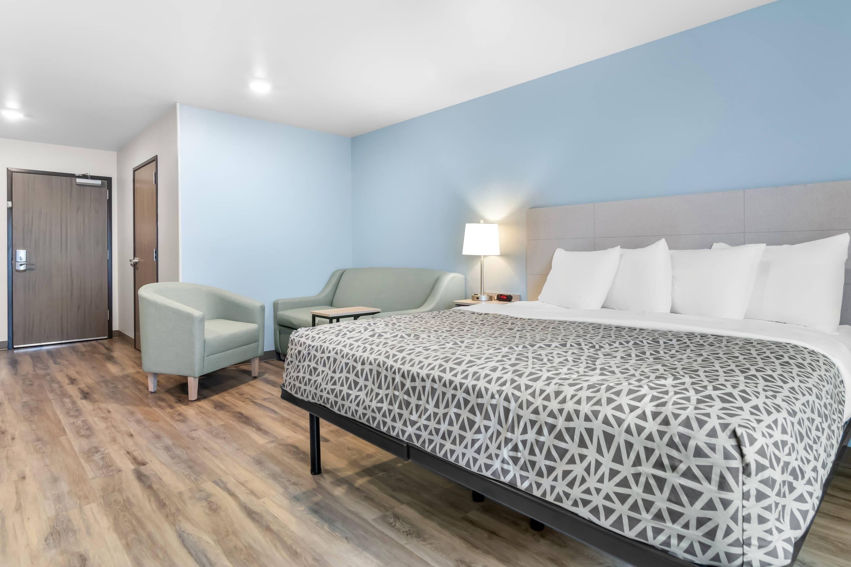 Suite, 1 King Bed, Non Smoking | Free WiFi