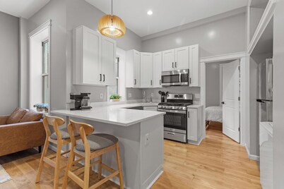 Stylish NEW 2Br, Walk to PPG/Duquesne, Near Downtown, University of Pitt, CMU