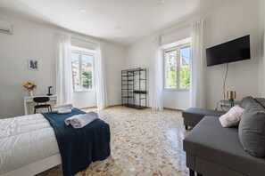 3 bedrooms, iron/ironing board, free WiFi, bed sheets - Casa Luce del Sole - Two Bedroom Apartment, Sleeps 5 (Naples)