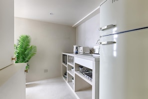 Appartement | Privékeuken | Kookgerei, borden en bestek