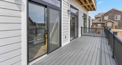 New Construction: Hot tub and Gym near Downtown Egg Harbor