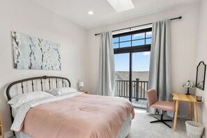 3 bedrooms, iron/ironing board, travel crib, free WiFi