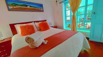 Habitación Deluxe | Ropa de cama de alta calidad y cortinas blackout