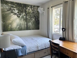 2 bedrooms, desk, iron/ironing board, free WiFi