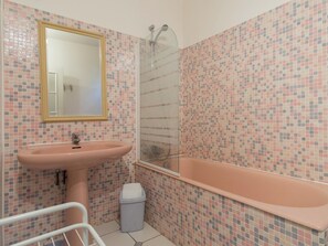 House | Bathroom - Farmhouse in Giroux Near Forest & Lake (Giroux)