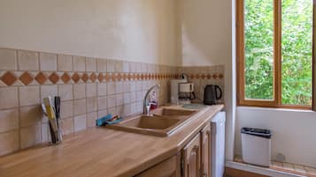 Casa | Cozinha privada | Micro-ondas, lava-louças