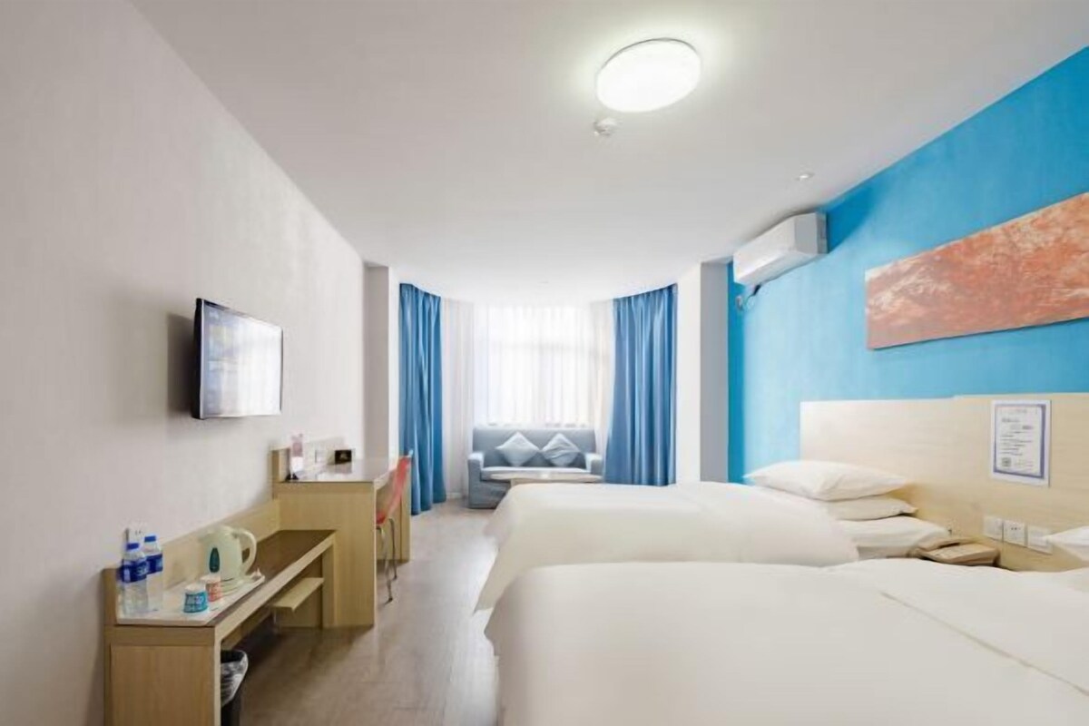 Business Standard Room