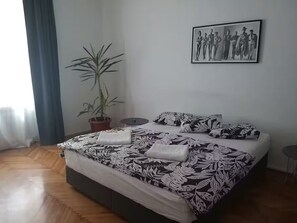 2 bedrooms, iron/ironing board, WiFi, bed sheets