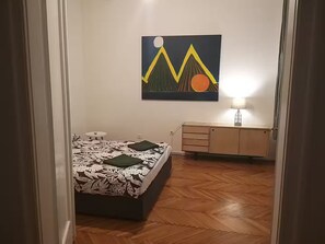 2 室のベッドルーム、アイロン / アイロン台、WiFi、ベッドシーツ