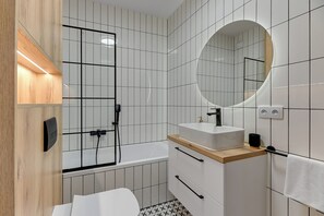 Apartment, Balcony, City View | Bathroom
