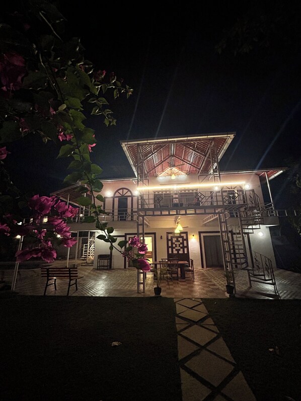 Exterior - 7 BHK LUXURY VILLA IN ALIBAG WITH PRIVATE POOL
Best Villa in Alibag Mandva (Bamansure)