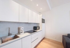 Fridge, microwave, dishwasher, coffee/tea maker