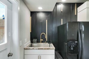 Dusj, håndklær, såpe og sjampo