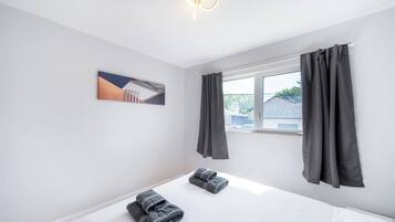 2 bedrooms, iron/ironing board, WiFi, bed sheets