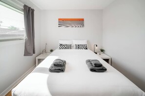 2 chambres, fer et planche à repasser, Wi-Fi, draps fournis