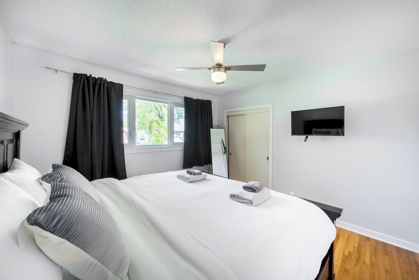 2 habitaciones, tabla de planchar con plancha, wifi y ropa de cama 