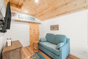 Smart TV - Flip Flop Stop ~ Beach Themed Studio In Tech Terrace ~ Walk to Campus! (Lubbock)