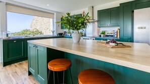 Frigorifero, microonde, forno, lavastoviglie