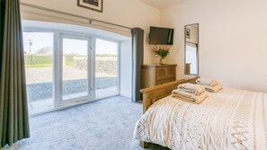 4 chambres, fer et planche à repasser, lit parapluie, Wi-Fi gratuit