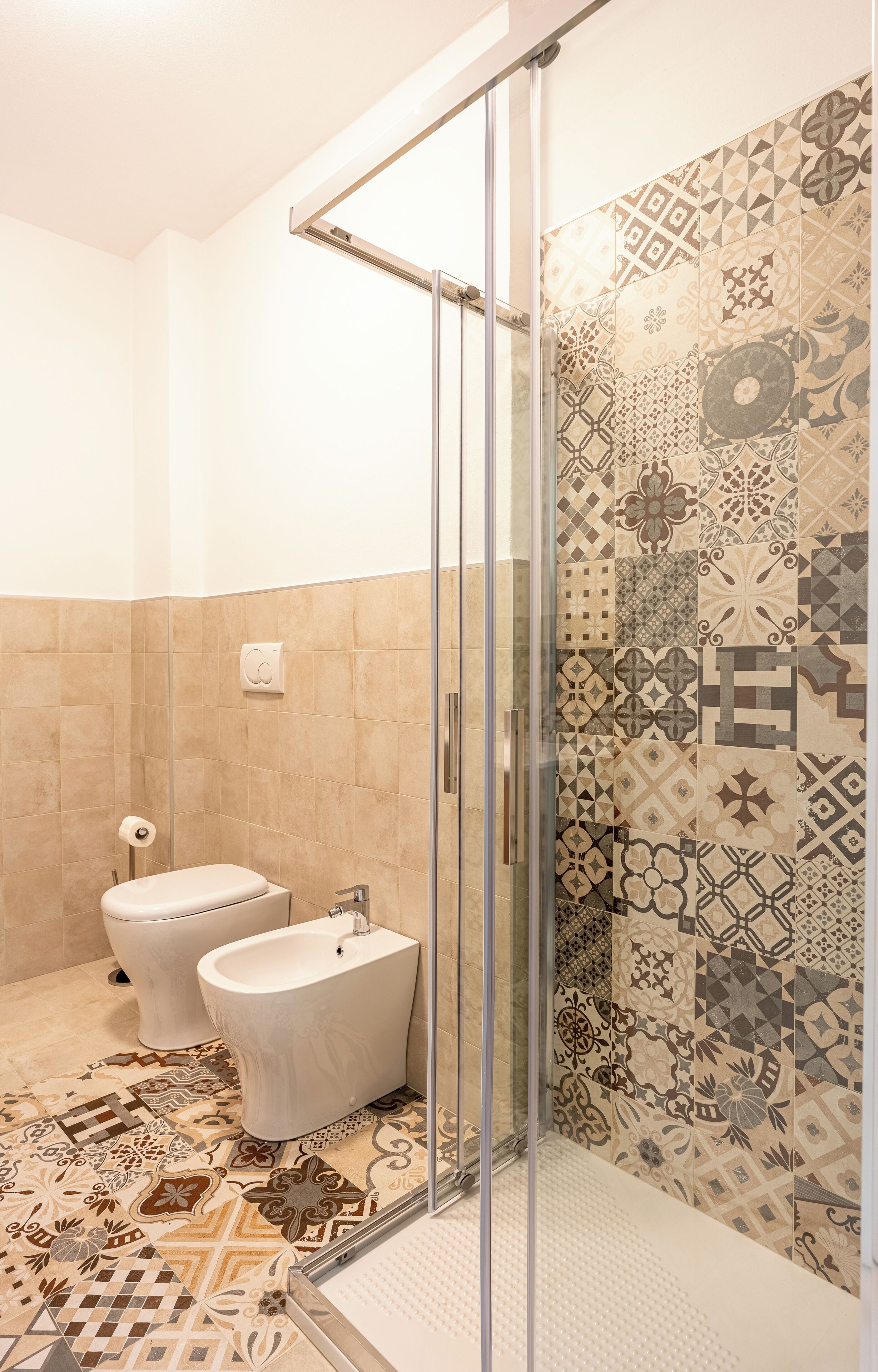 Dusche, Haartrockner, Bidet, Handtücher