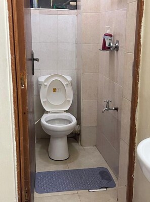 Serviettes fournies, savon, papier toilette
