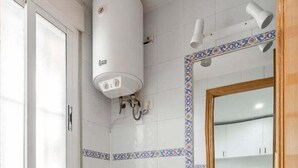 تجهيزات دش، مجففات شعر، مناشف