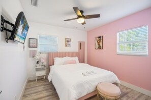 2 bedrooms, desk, iron/ironing board, travel cot