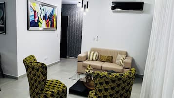 Comfort Apartment, City View | Living area