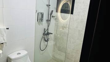 Comfort Apartment, City View | Bathroom | Free toiletries, towels, soap, shampoo