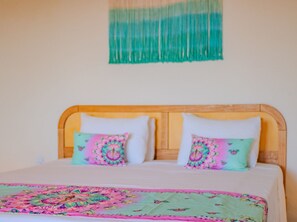 Iron/ironing board, internet, bed sheets