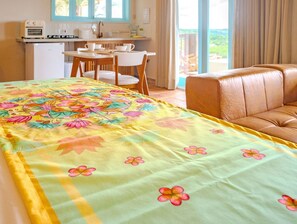 Iron/ironing board, internet, bed sheets