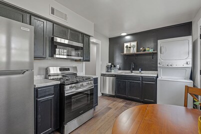 The Onyx & Oak Retreat – 3BR Home w/ Large Yard in Jonesboro