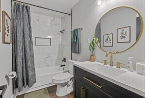 タオル、トイレットペーパー