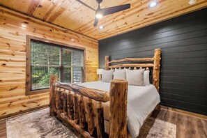 5 bedrooms, iron/ironing board, WiFi, bed sheets