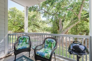 Property grounds - Relax & Golf - Oakview Condo II at Diamondhead - cozy, new. Walk to the Club (Diamondhead)