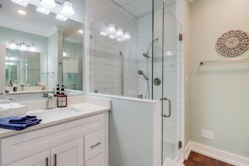 Relax & Golf - Oakview Condo II at Diamondhead - cozy, new. Walk to the Club