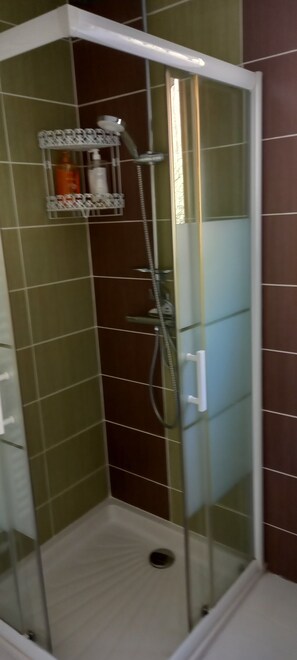 Shower, hair dryer, towels, soap