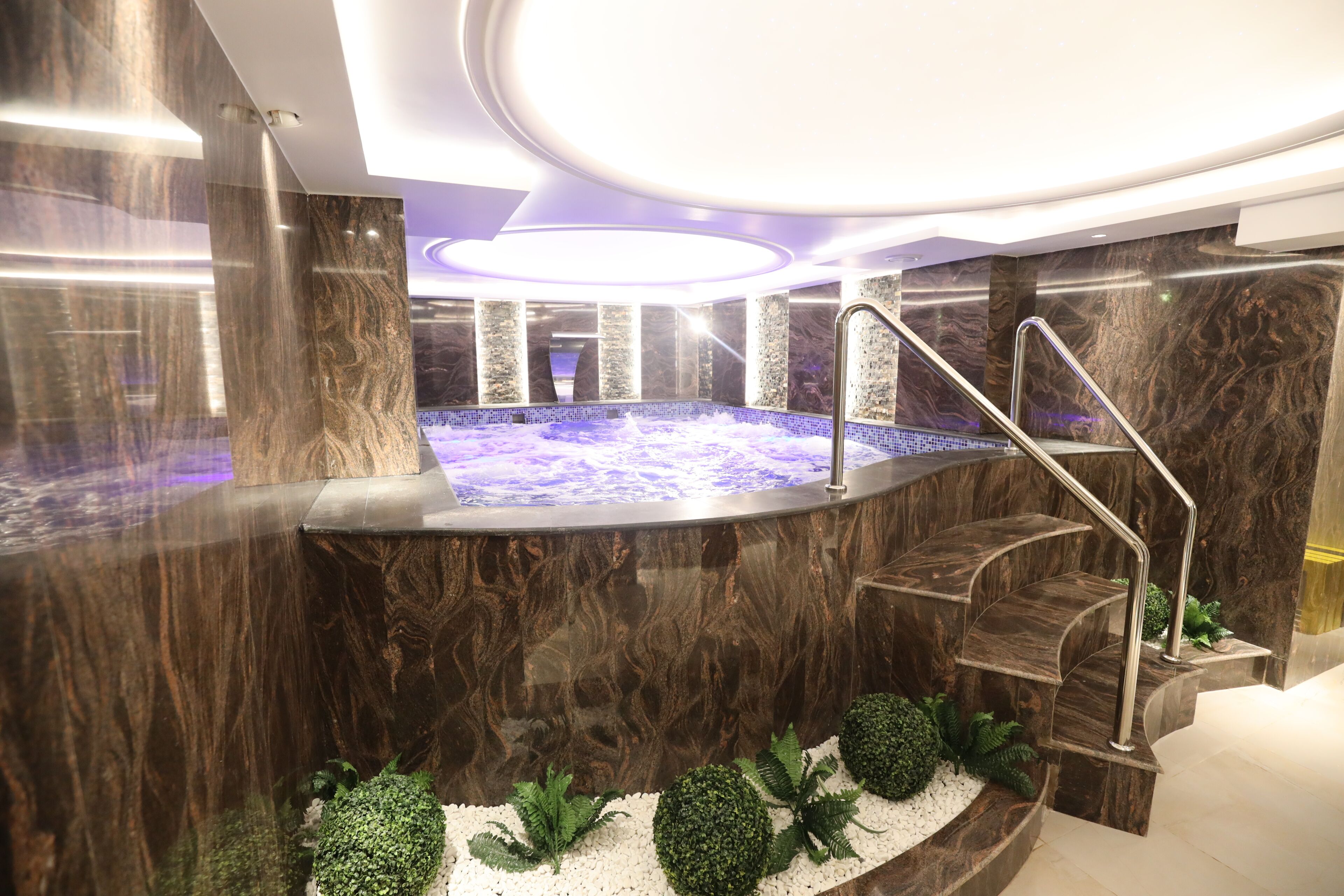 Sauna, baño de vapor, baños de barro y masajes 