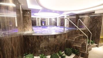 Een sauna, een stoombad, modderbaden, massagebehandelingen