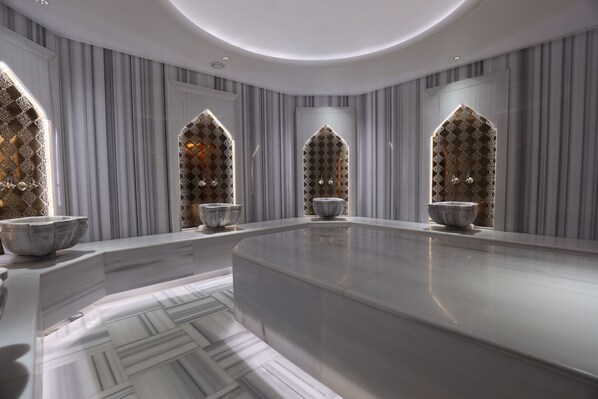 Sauna, bany turc, banys de fang i massatges 