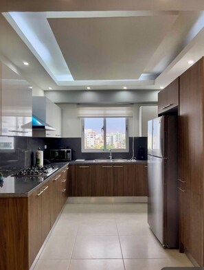 Fridge, microwave, oven, stovetop