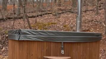 Tina de hidromasaje al aire libre