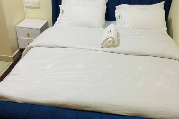 1 chambre, coffres-forts dans les chambres, fer et planche à repasser