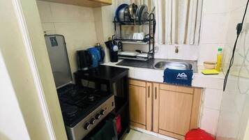 Fridge, microwave, stovetop, electric kettle
