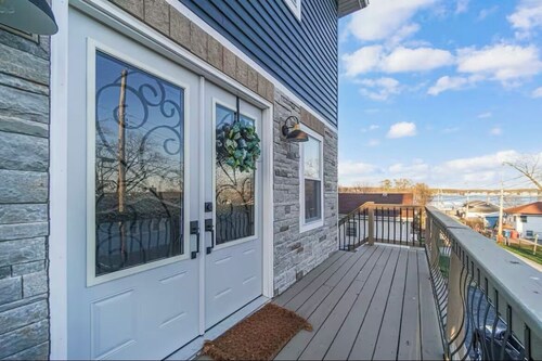 Luxury Lakefront Getaway Sleeps 18near Chicago Family Friendly