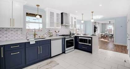 Luxury Lakefront Getaway Sleeps 16 near Chicago Family Friendly